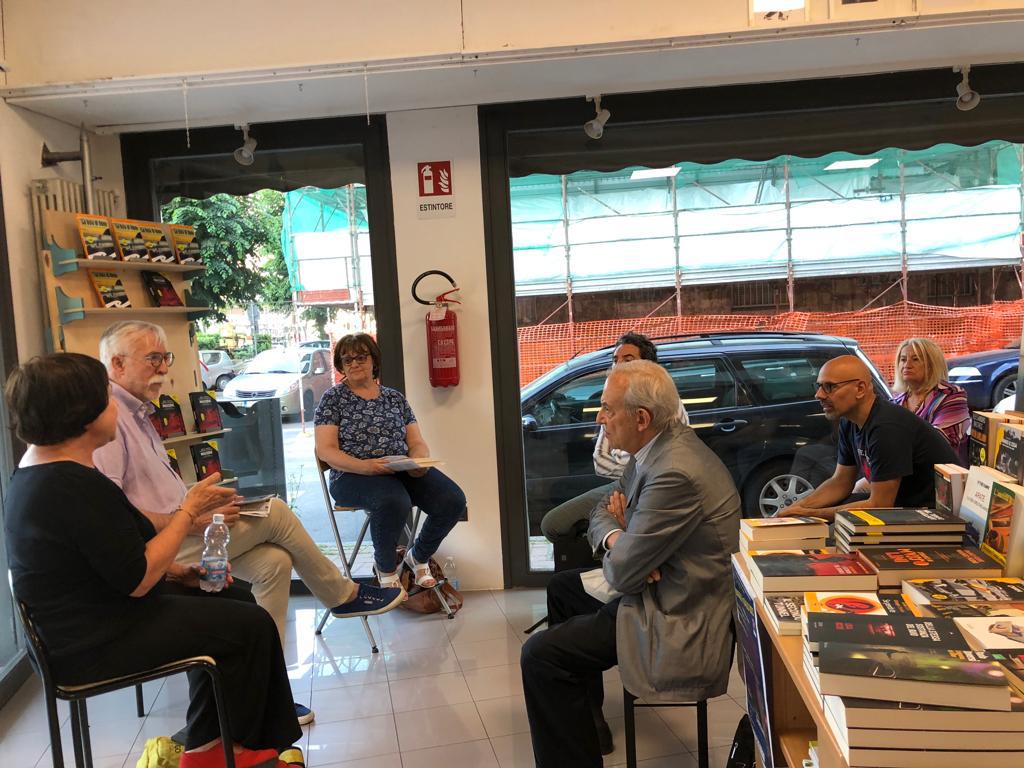 Maggio In Giallo intervista a Erica Arosio e Giorgio Maimone a Libropoli San Giuliano Milanese a cura di Piera Scudeletti Circolo letterario 6x4