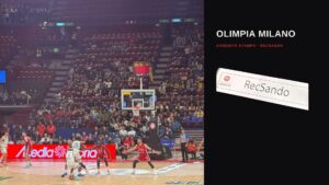 ROLLO OLIMPIA : SOTTO DI 19 PUNTI LA VIRTUS COMPLETA LA BEFFA AL FORUM. ORA BASTA , COSÌ NON SI PUÒ PIÙ PROSEGUIRE ! Non ci sono più scuse, non ci sono più alibi. Quello andato in scena domenica 25 ottobre all'Unipol Forum di Assago non è stato solo l'ennesimo capitolo del Derby d'Italia perso contro la Virtus Bologna: è stato un verdetto spietato e inaccettabile. L'Olimpia Milano è riuscita nell'impresa — negativa, grottesca, imperdonabile — di farsi rimontare e battere 94-98 al tempo supplementare dopo essere stata in vantaggio fino al +19. Una squadra incapace di chiudere le partite, priva di cattiveria agonistica, vuota di idee e completamente smarrita appena l'inerzia della gara cambia padrone. Un secondo tempo da incubo: blackout ingiustificabile